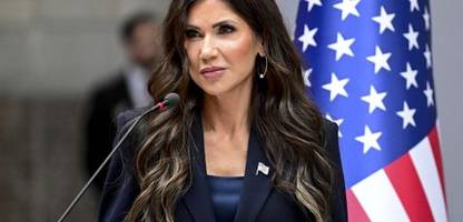 Kristi Noem: US-Heimatschutzministerin bestätigt ICE-Präsenz beim Super Bowl – Bad Bunny tritt bei Halbzeitshow auf