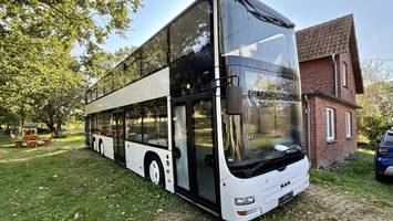 Irre: Wie eine Familie im Doppeldeckerbus auswandern will