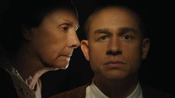 muttersöhnchen als mordmaschine: „monster: the ed gein story“