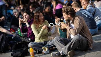 trump? ukraine? gaza? dann lieber pudding gabeln