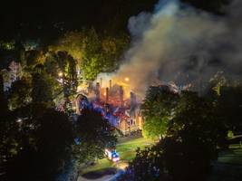Jagdschloss Thiergarten: Altes Thurn-und-Taxis-Schloss brennt nieder