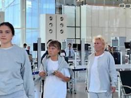 14 Deutsche weiter in Gewahrsam: Israel schiebt Greta Thunberg nach Griechenland ab