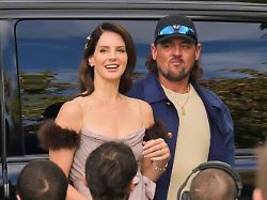 Abstecher zur Fashion Week: Lana Del Rey zeigt sich mit Ehemann