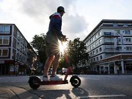 Job in Gefahr: Betrunken auf E-Scooter: kein Fahrverbot wegen Härtefall?