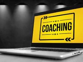 Selbstopimierung mal anders: Klagewelle gegen Coaching-Anbieter: Rückzahlung von teuren Gebühren