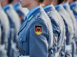 Woher kommen neue Soldaten?: Spahn wundert sich über schwarz-rote Wehrpflicht-Debatte