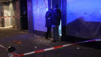 Kugelbombe vor Geschäft gezündet? Eifersuchtsdrama vor Gericht
