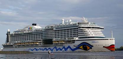 Wetter in Deutschland: Kreuzfahrtschiff steckt wegen Sturmflut in Hamburg fest