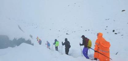 Mount Everest: Wer rettet die Trekking-Touristen im Himalaja?