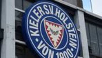 Fußball: Spontaner Fanmarsch in Kiel: Fans feiern Vereinsgeburtstag