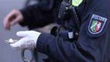 kriminalität: drogen-razzia - drei haftbefehle vollstreckt