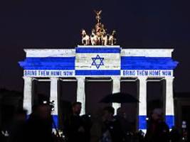 Rangeleien bei Anti-Israel-Demo: Deutschland gedenkt der Opfer des Hamas-Massakers