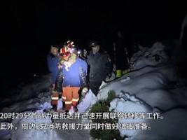Schnee und eisiger Sturm: Wanderer sind froh, dem Mount Everest entronnen zu sein