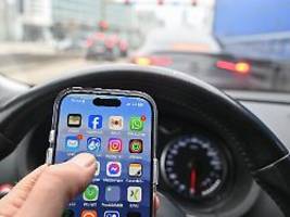 Urteil aus dem Verkehrsrecht: Handy am Steuer: Das sind die Regeln und das die Bußgelder