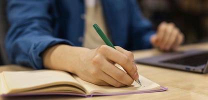 Landgericht Lüneburg: Doktorandin klagt gegen eigenen Ghostwriter