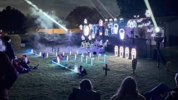 halloween 2025: verrückter gruselgarten eröffnet im barfußpark