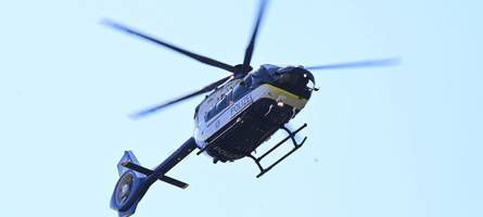 polizei sucht mit hubschrauber in augsburg nach flüchtigem handyräuber