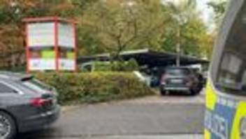 kriminalität: polizei-großeinsatz an berufskolleg: schülerin angegriffen