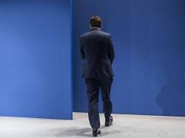 konservative kämpfen um existenz: rechtspopulist farage drängt tory-partei ins aus