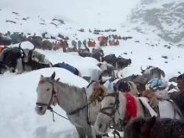 Rund 900 Menschen in Sicherheit: Alle eingeschlossenen Wanderer von Mount Everest gerettet
