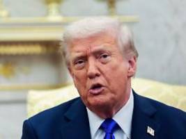 Streit um Einwanderungsbehörde: Trump will Chicagos Bürgermeister Johnson im Gefängnis sehen