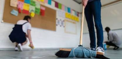 Schwäbisch Gmünd: Oberbürgermeister will Schüler die Klassenräume fegen lassen