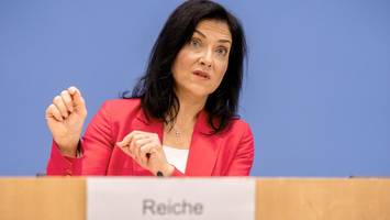 bundesregierung rechnet mit mini-wachstum – hoffnung auf 2026