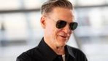 ausstellung in göttingen: dalai lama bis pamela anderson - bryan adams zeigt fotos