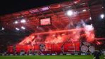Fan-Ausschluss auf Bewährung: UEFA bestraft Stuttgart und Freiburg wegen Pyro-Vorfällen