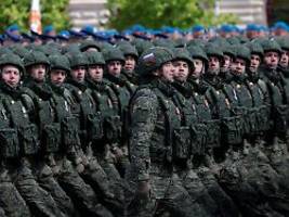 Missbraucht als Kanonenfutter: Russland weitet Rekrutierung von Söldnern im Ausland aus