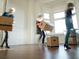 Urteil schafft Klarheit: Wohnungsübergabe? So gründlich muss besenrein sein