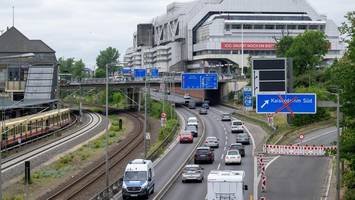 Einsatz auf Stadtautobahn: Polizei mit Spürhunden unterwegs