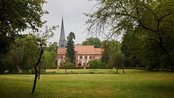 AfD und Kirche: In diesem Ort reißt der Pfarrer die Brandmauer ein