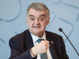 nrw-innenminister als buchautor: reuls reality check