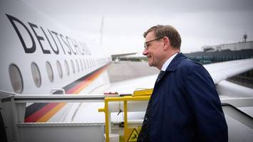 wadephul sitzt 45 minuten im flieger fest – und frotzelt