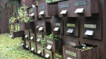 Welches Mysterium steckt hinter der verrosteten Apotheke im Park?