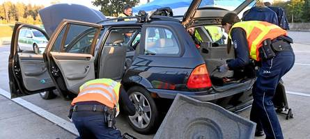 „Ist doch scheiße jetzt“: Autofahrer geraten auf A8 bei Augsburg in Bayerns größte Drogenfahndung