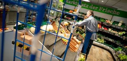 bayerische behörden ermitteln gegen regalauffüller-firmen in supermärkten