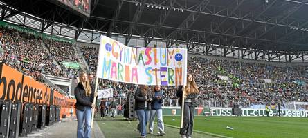 riesen-feier zum jubiläum des schulwerks: Über 23.000 schüler füllen die wwk-arena