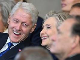 Hatten keine Ahnung ...: Die Clintons kramen Hochzeitsfotos aus der Mottenkiste