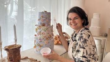 aus diesen torten bestehen luxuriöse hochzeitsträume