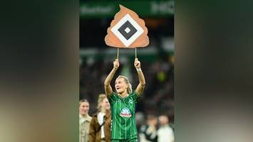 Bremer Spielerin provoziert HSV-Fans mit Kackhaufen-Plakat
