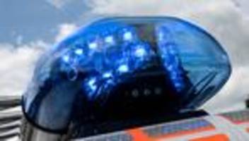Polizei geht von Gewalttat aus: 19-Jähriger wird lebensgefährlich verletzt