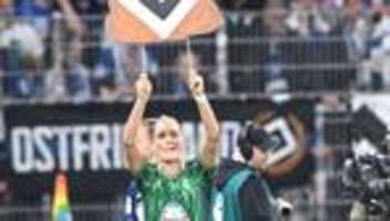 Bundesliga der Frauen: Werder-Spielerin entschuldigt sich für Anti-HSV-Plakat