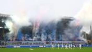 2. Fußball-Bundesliga: Karlsruher Pyro-Prozess: Fanprojekte solidarisieren sich