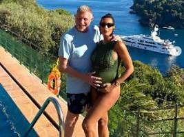 Rückkehr zum Hochzeitsort: Boris Becker streichelt den Babybauch