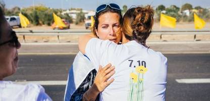 Israel: Die Geiseln sind zurück, Angehörige bangten bis zuletzt - Eindrücke aus Re'im