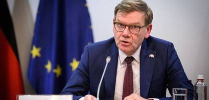 ukraine-krieg: johann wadephul hofft auf neue friedensinitiative von donald trump