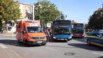 nach kollision mit radfahrer: linienbus legt vollbremsung ein