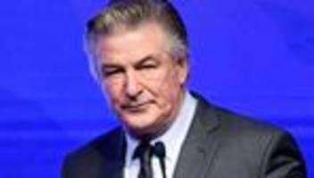Leute: Alec Baldwin kracht mit Auto seiner Frau gegen Baum